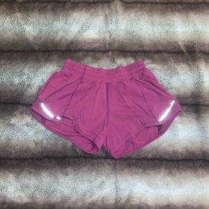 Lululemon Hotty Hot Short 2.5